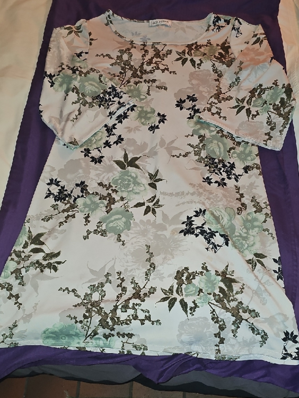 Source Unknown White Floral Shift Dress with Mint and Olive Accents